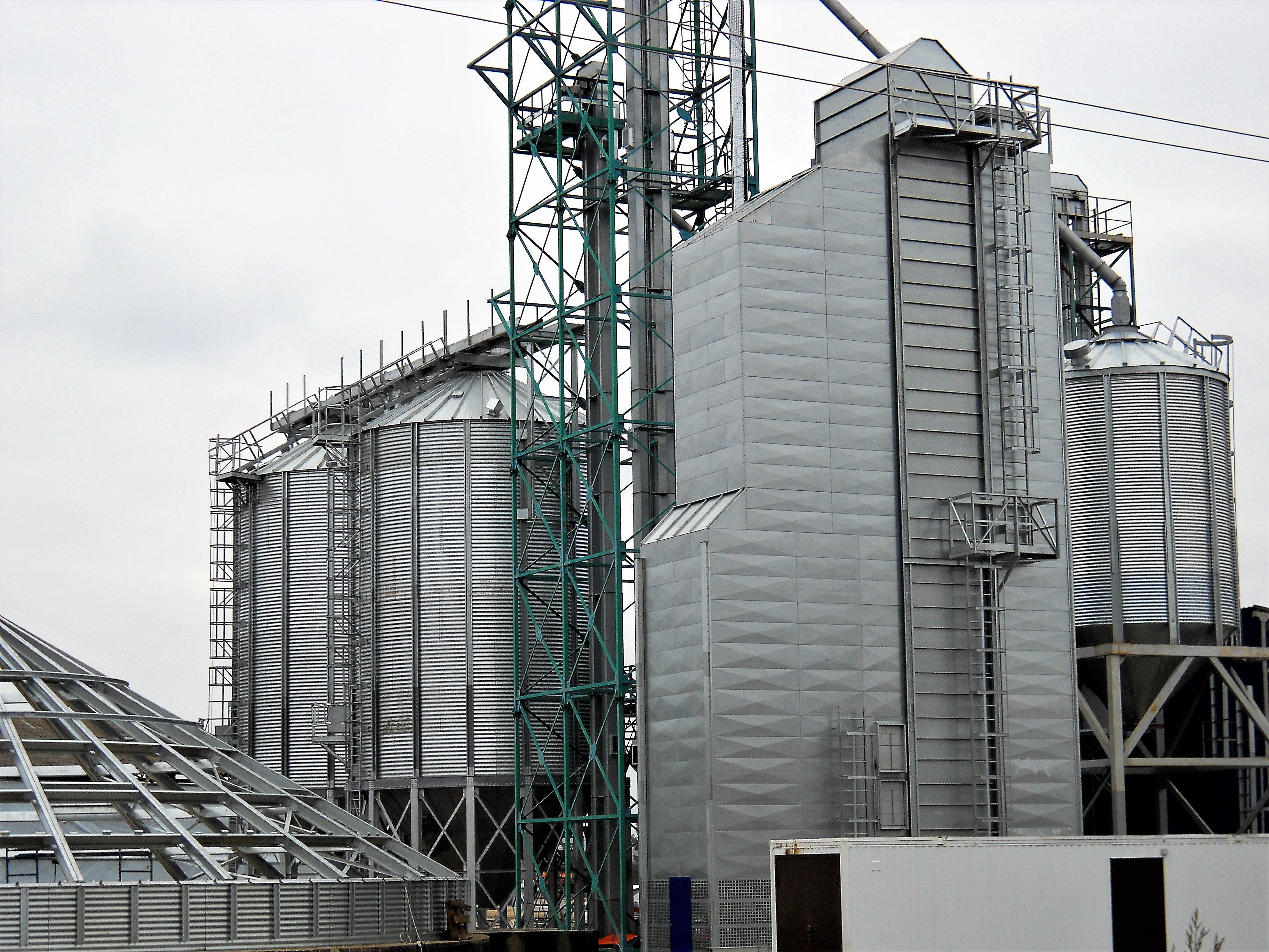 Элеватор купино. Силоса типа м137а. Элеватор вместимость. Новороссийский силосный амбар-элеватор. Перевозский элеватор.